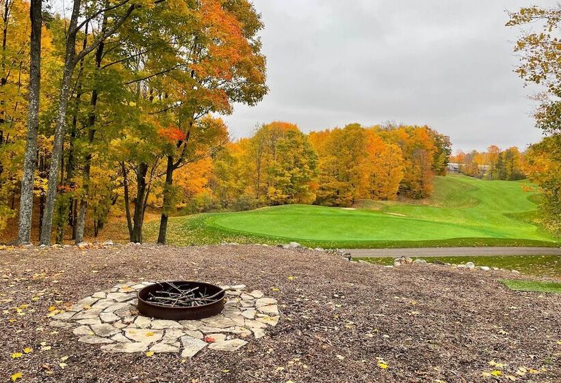 Huge Bellaire Home On Cedar River Golf Course