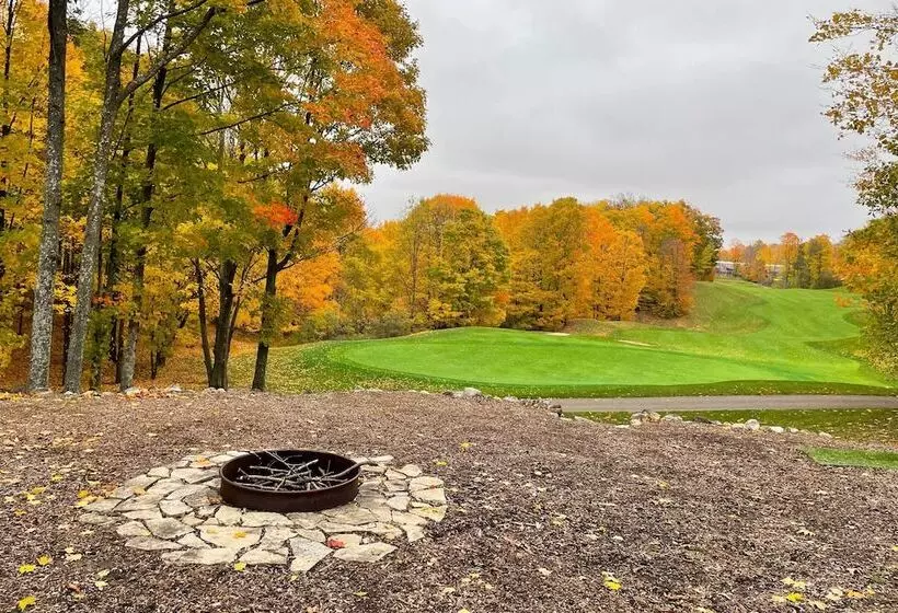 Huge Bellaire Home On Cedar River Golf Course