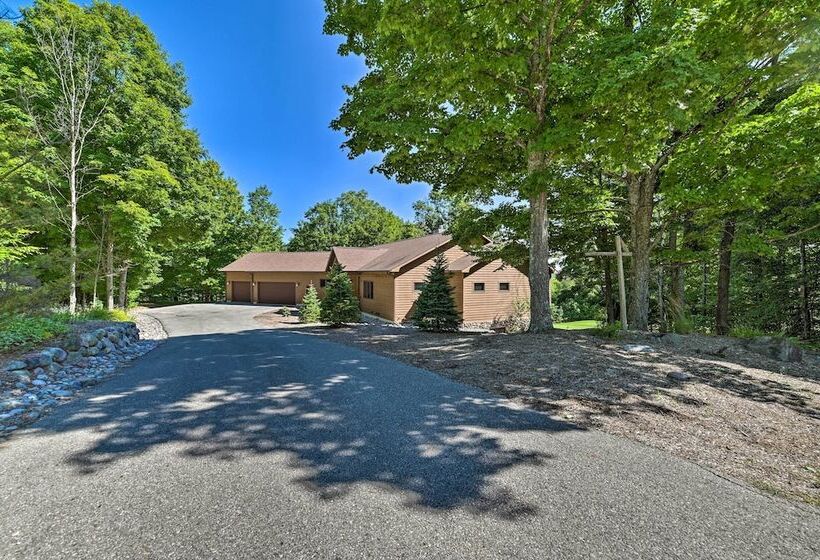 Huge Bellaire Home On Cedar River Golf Course