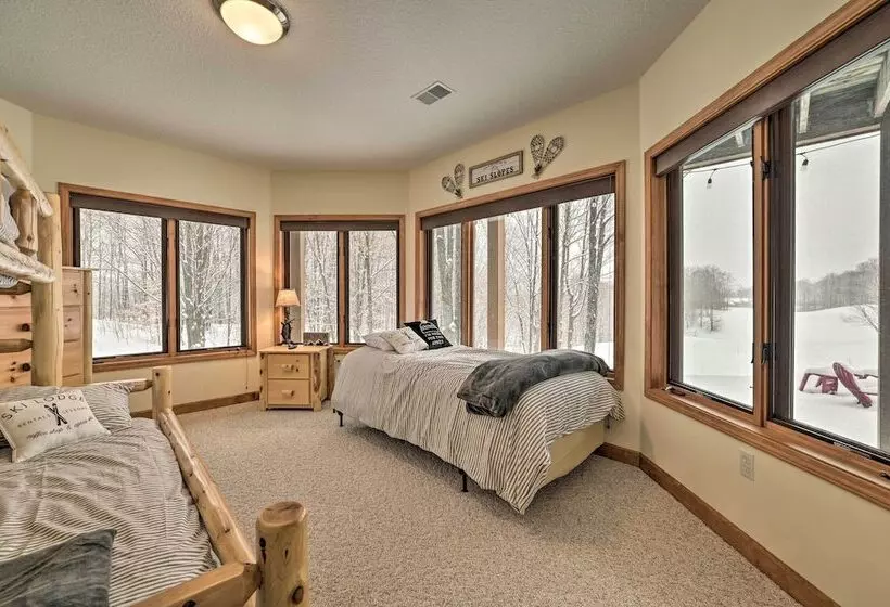Huge Bellaire Home On Cedar River Golf Course