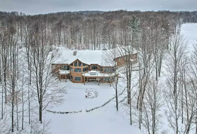 Huge Bellaire Home On Cedar River Golf Course