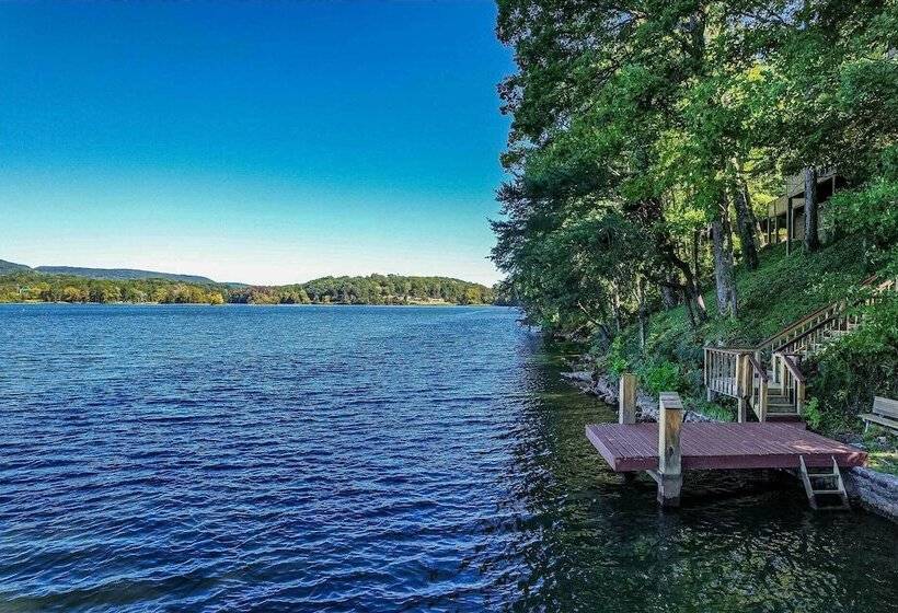 Ideal Chickamauga Lake Home + Dock & Fire Pit
