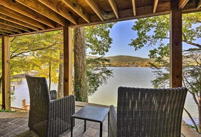 Ideal Chickamauga Lake Home + Dock & Fire Pit