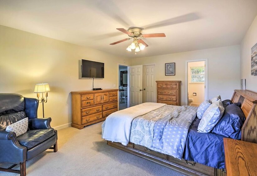 Ideal Chickamauga Lake Home + Dock & Fire Pit