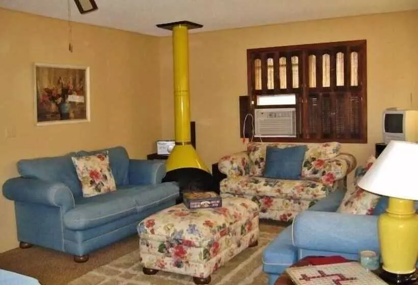 Lakefront Cabin W/ Private Dock: Boat, Fish & Swim