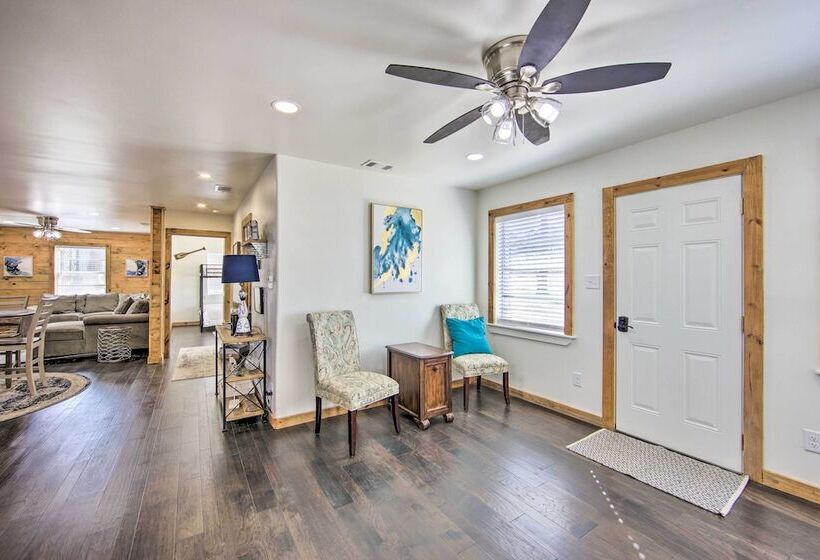 Lakefront Daingerfield Retreat W/ Shared Dock!