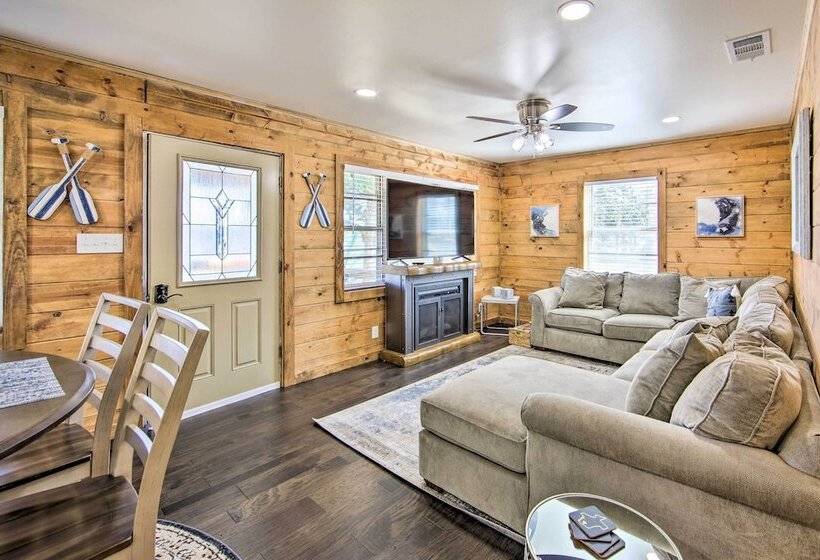 Lakefront Daingerfield Retreat W/ Shared Dock!