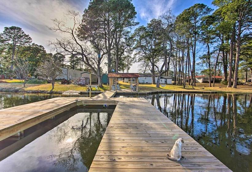Lakefront Daingerfield Retreat W/ Shared Dock!