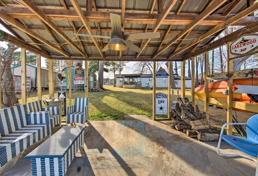 Lakefront Daingerfield Retreat W/ Shared Dock!