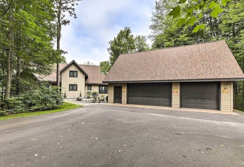 Lakefront Hayward Home W/ Game Room & Private Dock