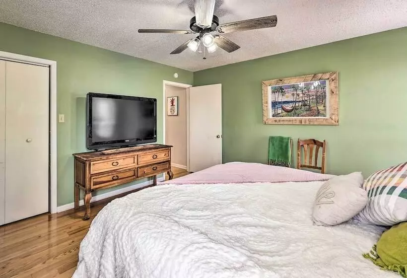 Lakefront Home W/ Deck In Hot Springs!