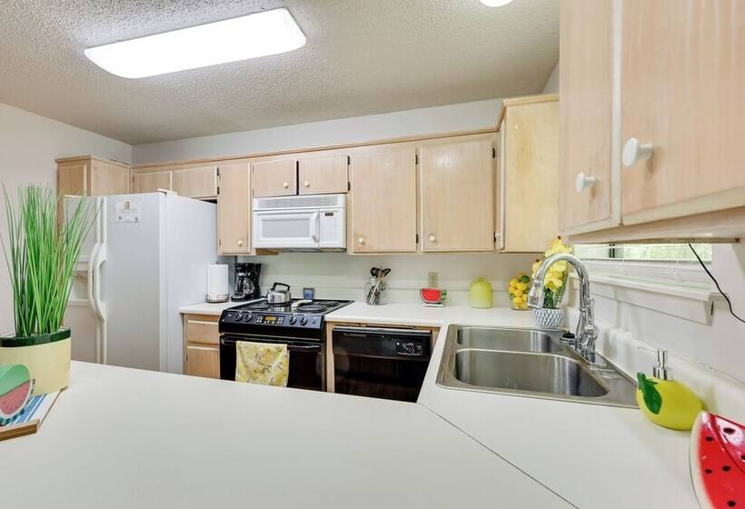 Lakefront Home W/ Deck In Hot Springs!