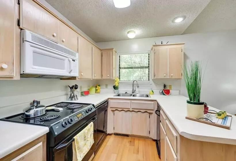 Lakefront Home W/ Deck In Hot Springs!