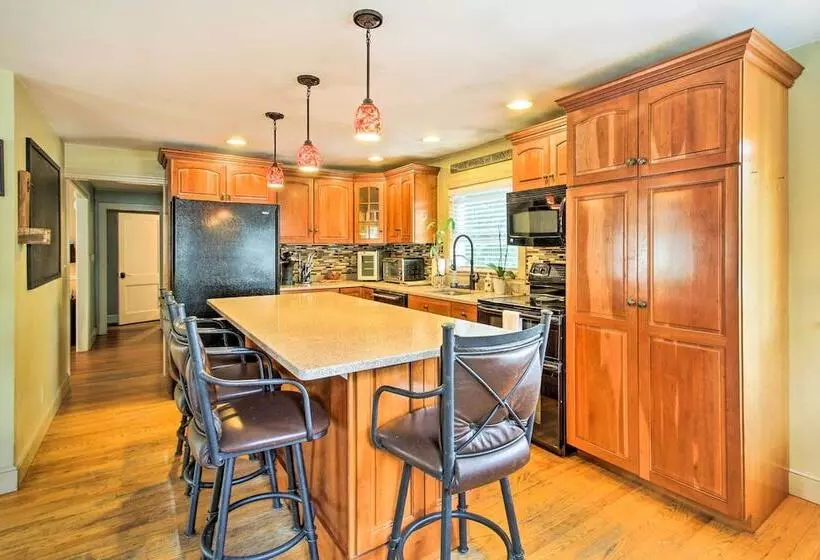 Walking Distance To Beach: Maine Home W/ Deck!