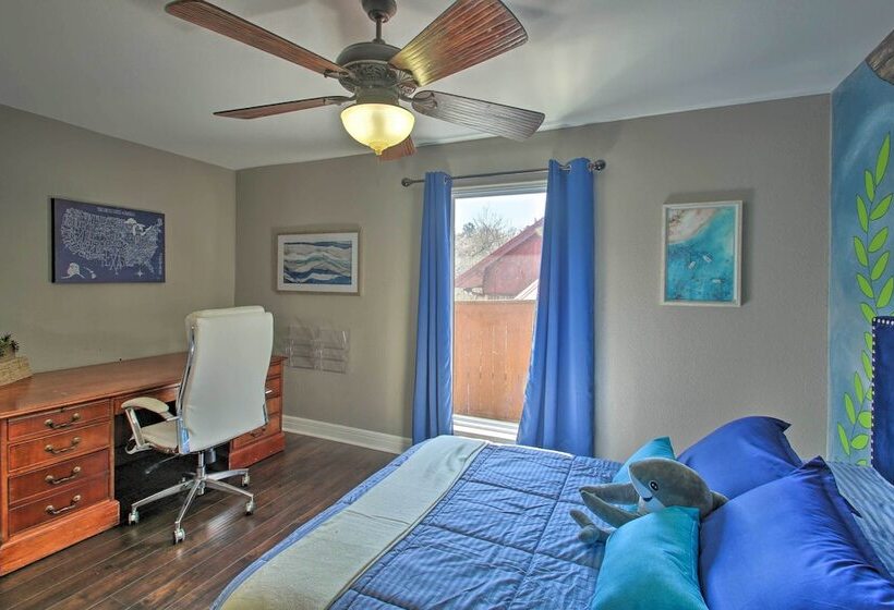 Hot Tub + Views: Waterfront Escape In Hot Springs