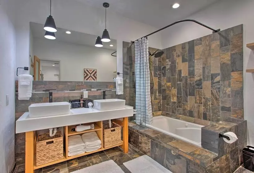 Medicine Park Cabin W/ Mountain Views!