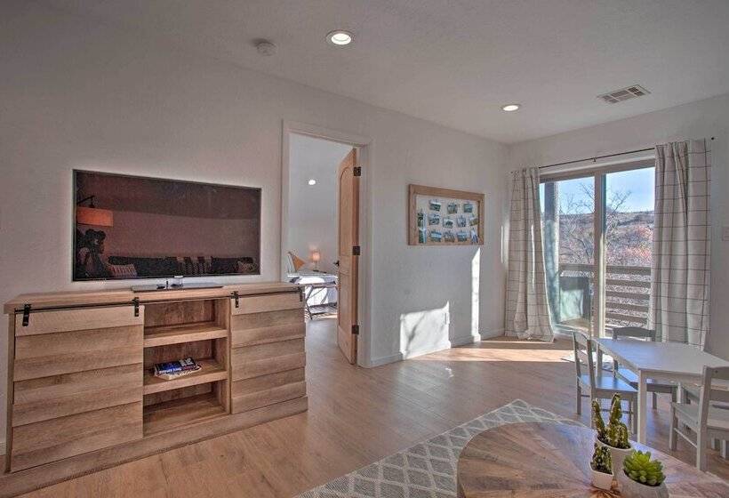 Medicine Park Cabin W/ Mountain Views!