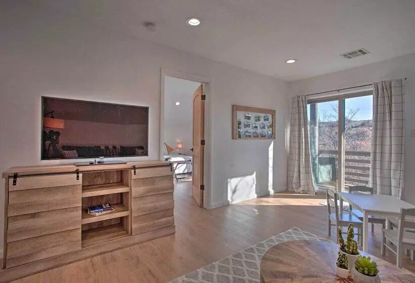 Medicine Park Cabin W/ Mountain Views!