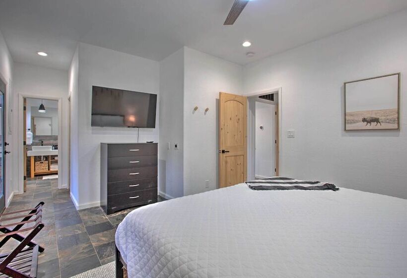 Medicine Park Cabin W/ Mountain Views!