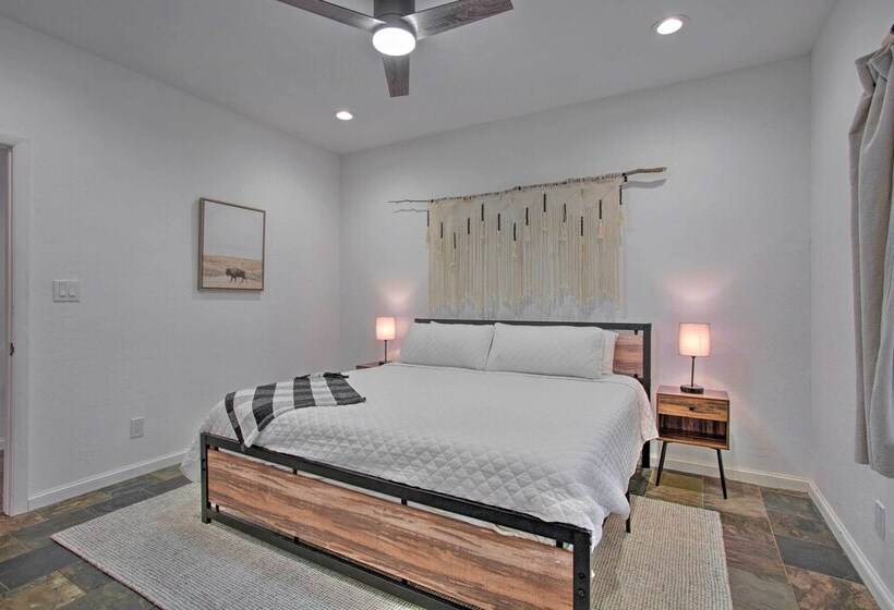 Medicine Park Cabin W/ Mountain Views!