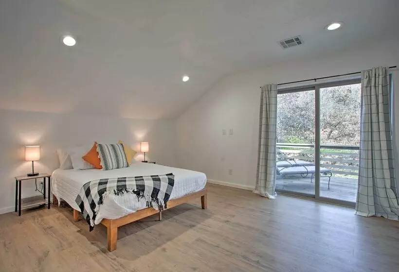 Medicine Park Cabin W/ Mountain Views!