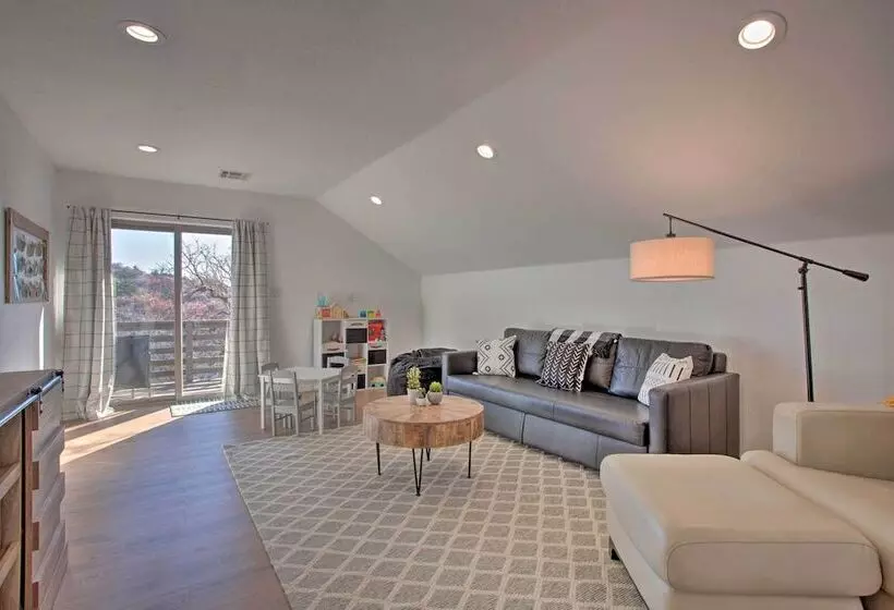 Medicine Park Cabin W/ Mountain Views!