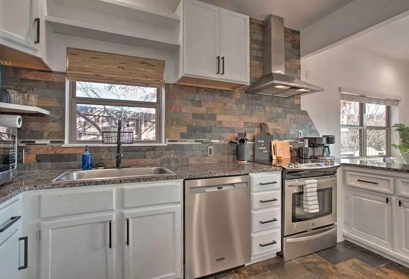 Medicine Park Cabin W/ Mountain Views!