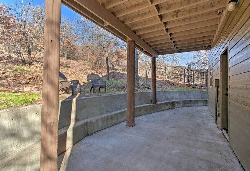 Medicine Park Cabin W/ Mountain Views!