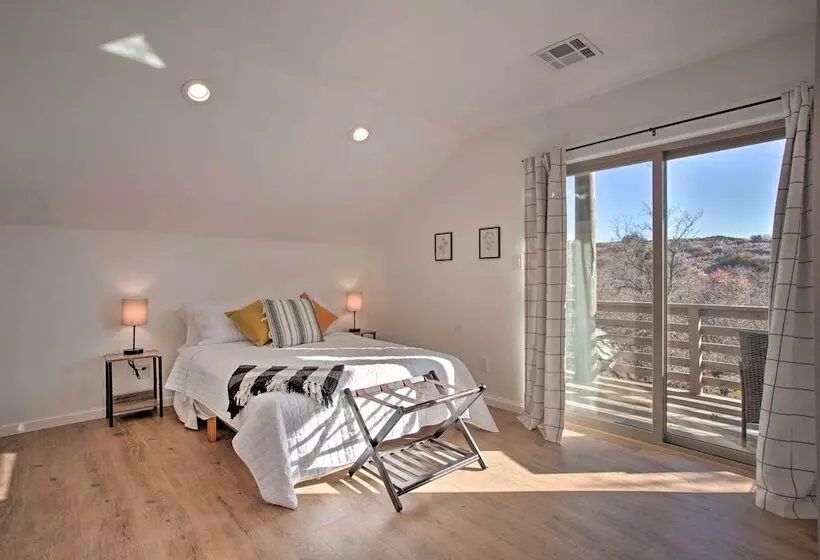 Medicine Park Cabin W/ Mountain Views!