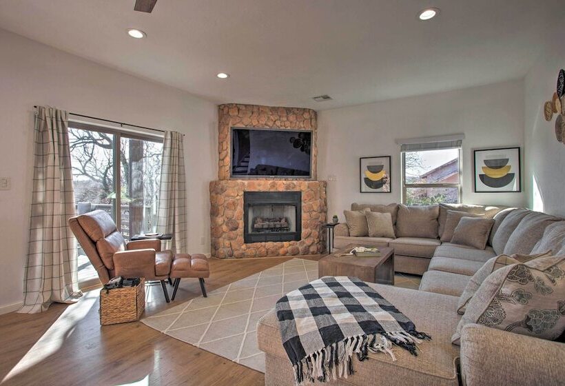 Medicine Park Cabin W/ Mountain Views!