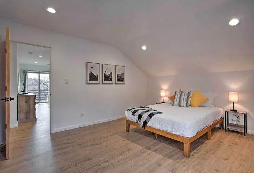 Medicine Park Cabin W/ Mountain Views!