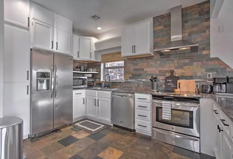 Medicine Park Cabin W/ Mountain Views!