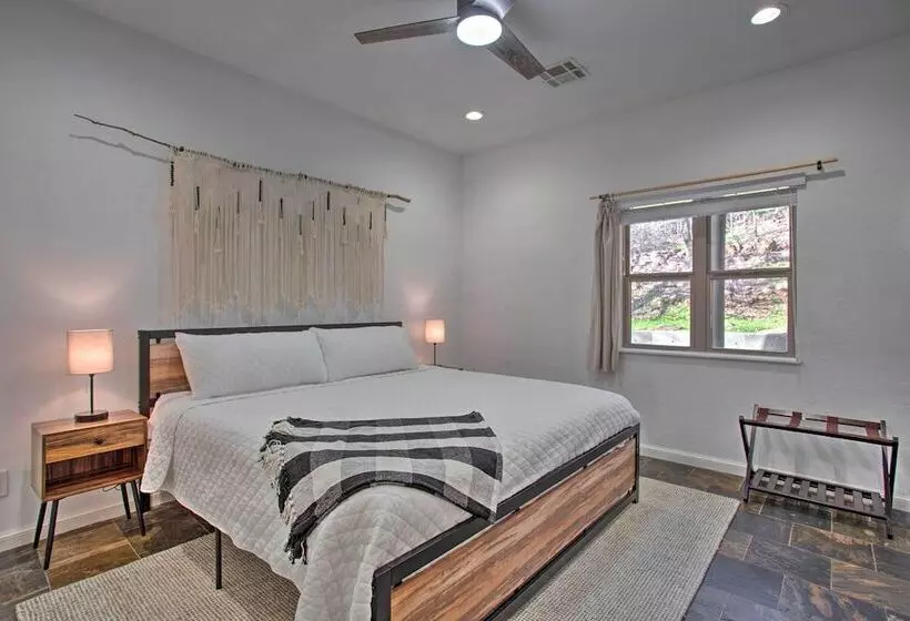 Medicine Park Cabin W/ Mountain Views!