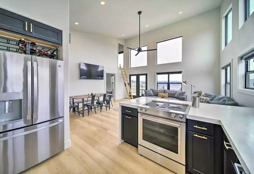 Modern Davenport Home W/ Water View & Grill!