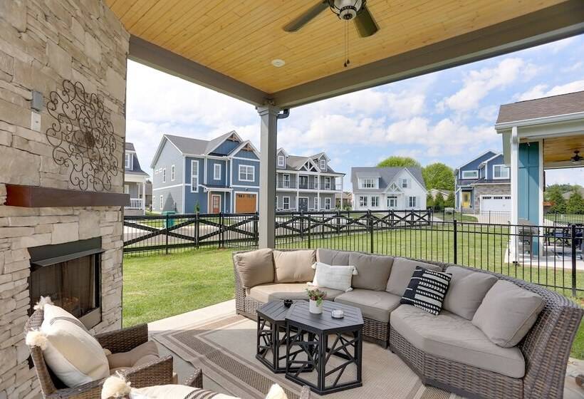 Modern Luxury Retreat: Walk To Tims Ford Lake!