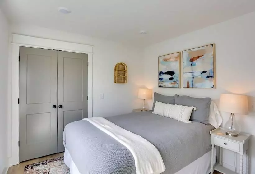 Modern Luxury Retreat: Walk To Tims Ford Lake!