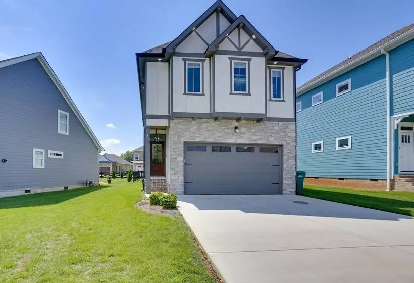 Modern Luxury Retreat: Walk To Tims Ford Lake!