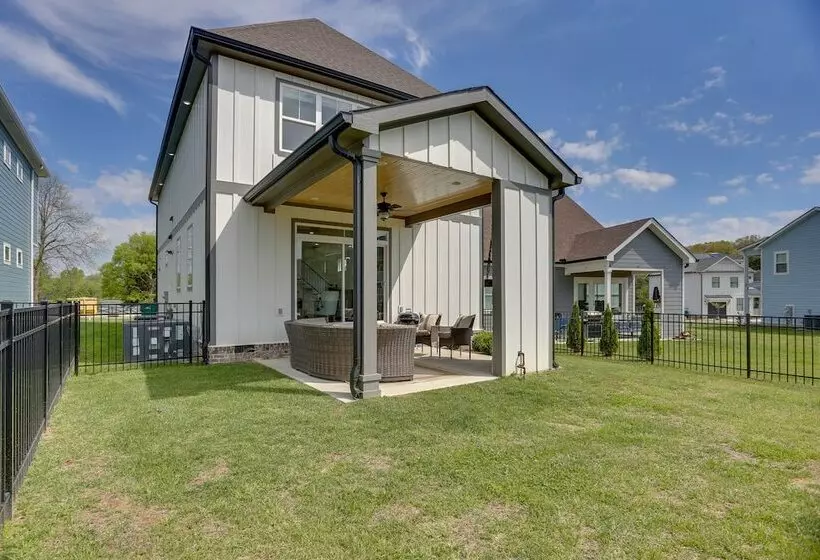 Modern Luxury Retreat: Walk To Tims Ford Lake!