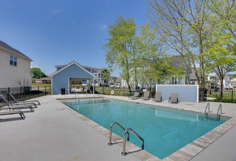 Modern Luxury Retreat: Walk To Tims Ford Lake!