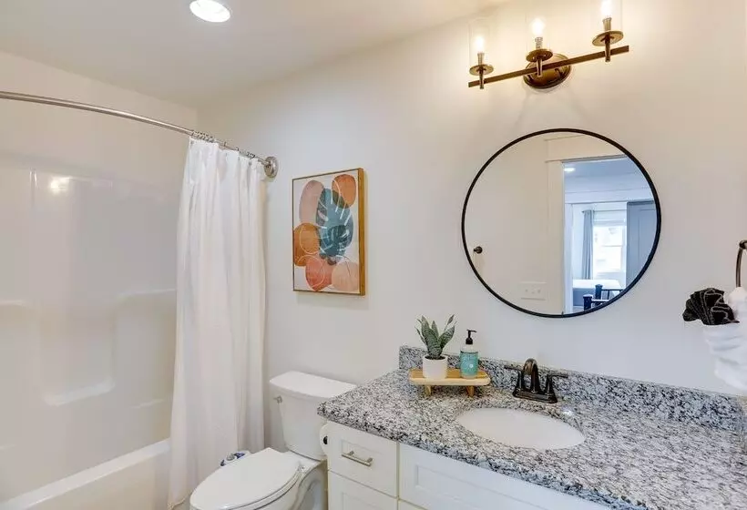 Modern Luxury Retreat: Walk To Tims Ford Lake!