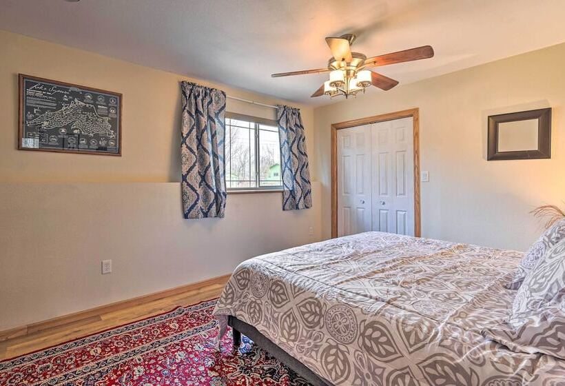 Mosinee Escape W/ Fire Pit   1 Mi To River!