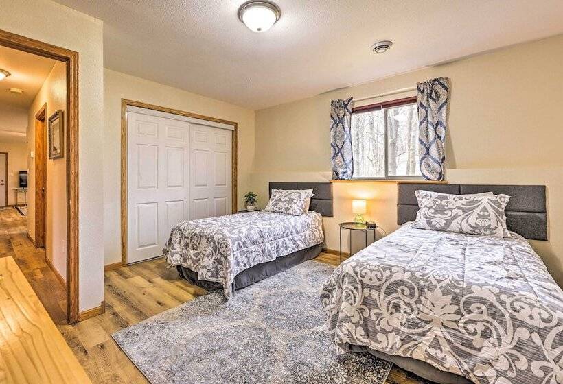 Mosinee Escape W/ Fire Pit   1 Mi To River!