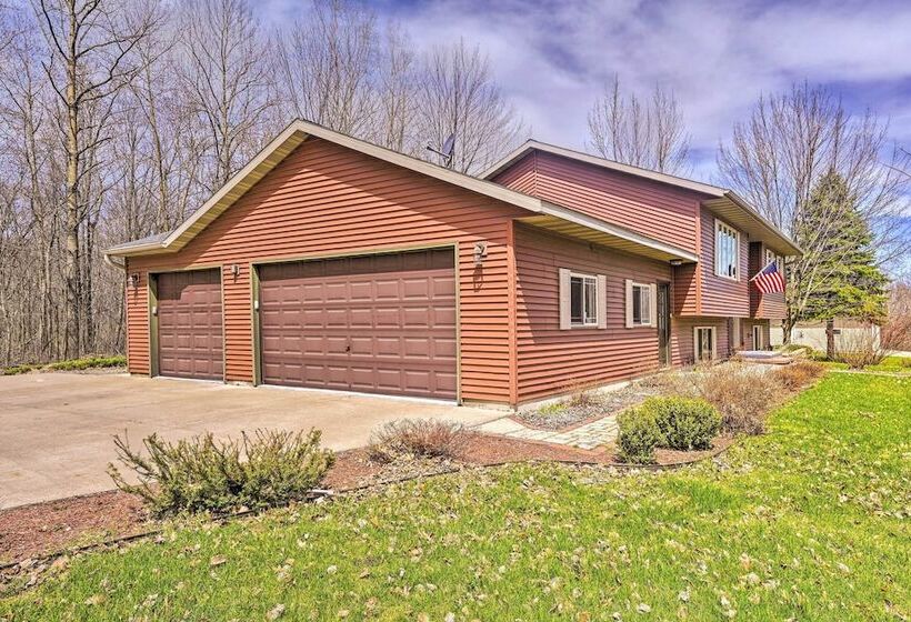 Mosinee Escape W/ Fire Pit   1 Mi To River!