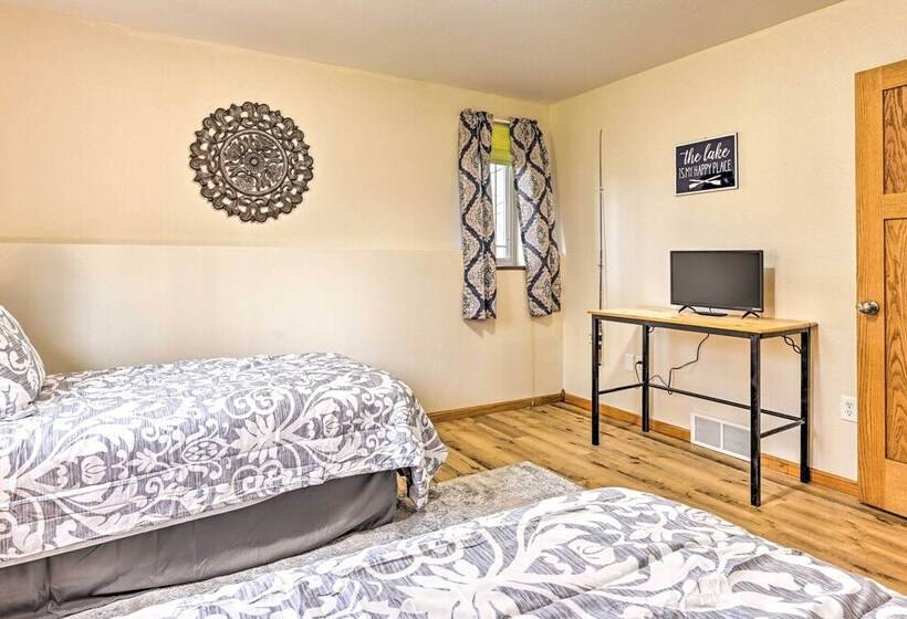 Mosinee Escape W/ Fire Pit   1 Mi To River!