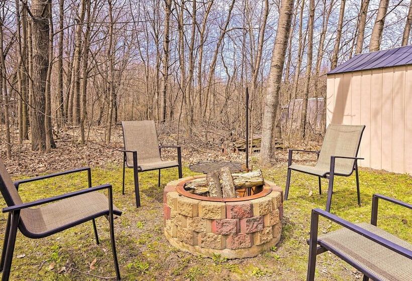 Mosinee Escape W/ Fire Pit   1 Mi To River!