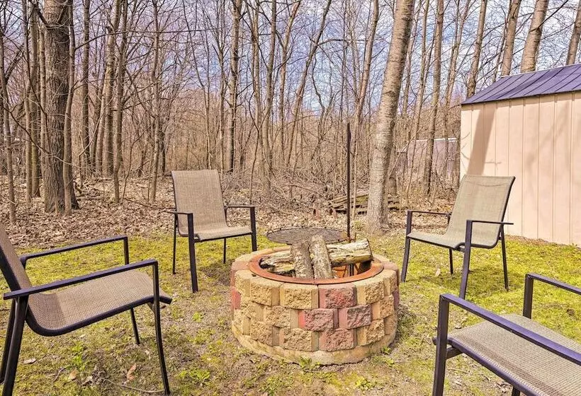 Mosinee Escape W/ Fire Pit 1 Mi To River!