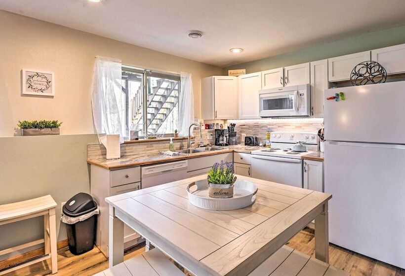 Mosinee Escape W/ Fire Pit   1 Mi To River!