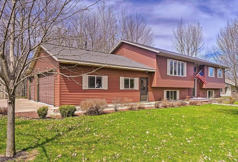 Mosinee Escape W/ Fire Pit   1 Mi To River!