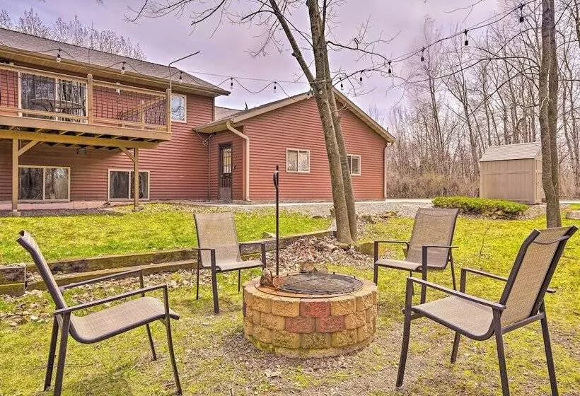 Mosinee Escape W/ Fire Pit 1 Mi To River!