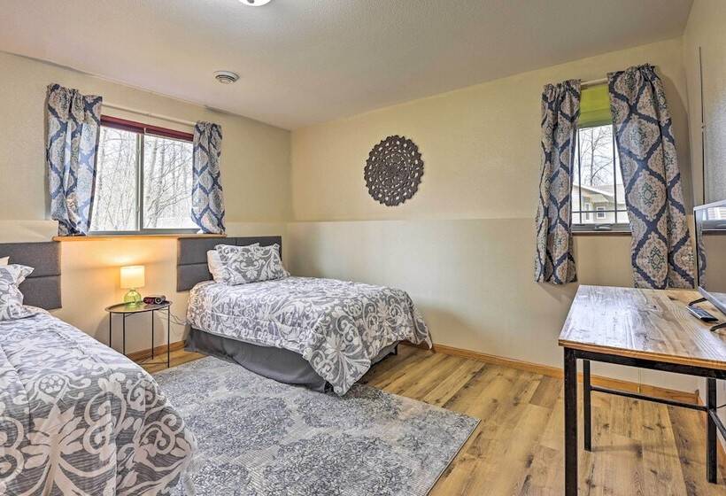 Mosinee Escape W/ Fire Pit   1 Mi To River!